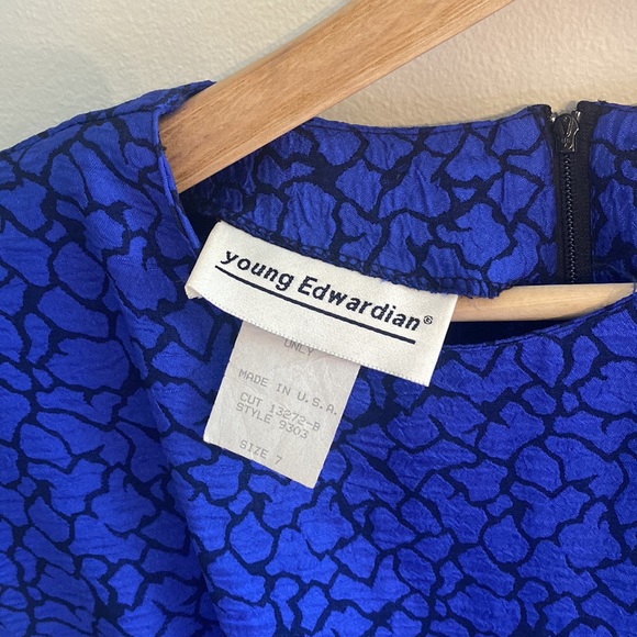 Vintage cocktail dress royal blue with ruffle and shoulder pads size small/xs - Picture 4 of 10